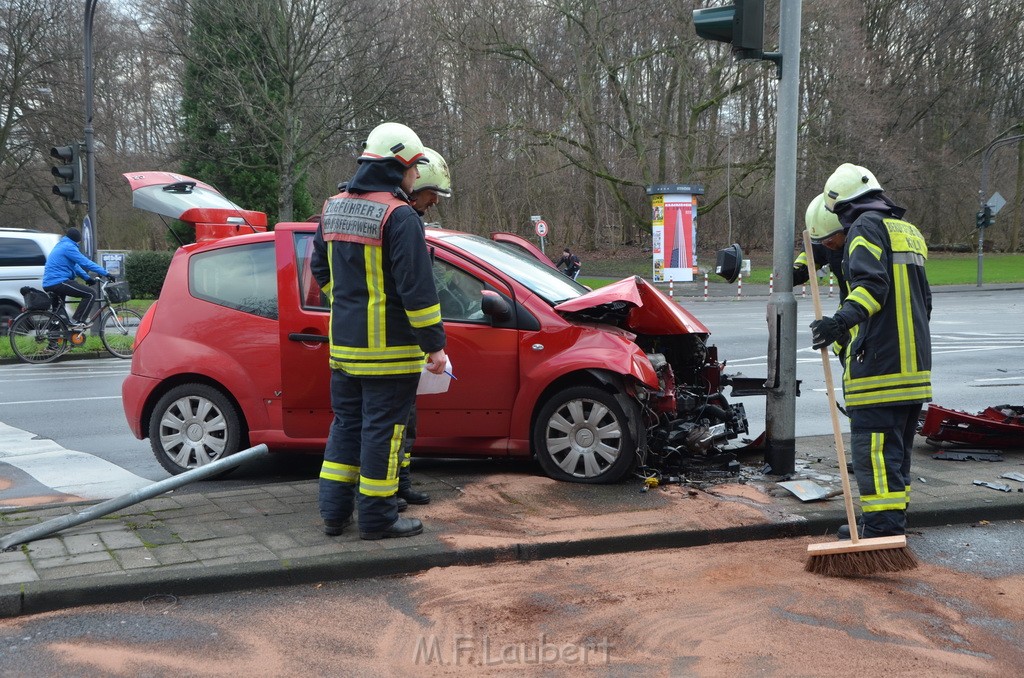 VU Pkw Ampel Koeln Universitaetstr Duerenerstr P05.JPG - Miklos Laubert